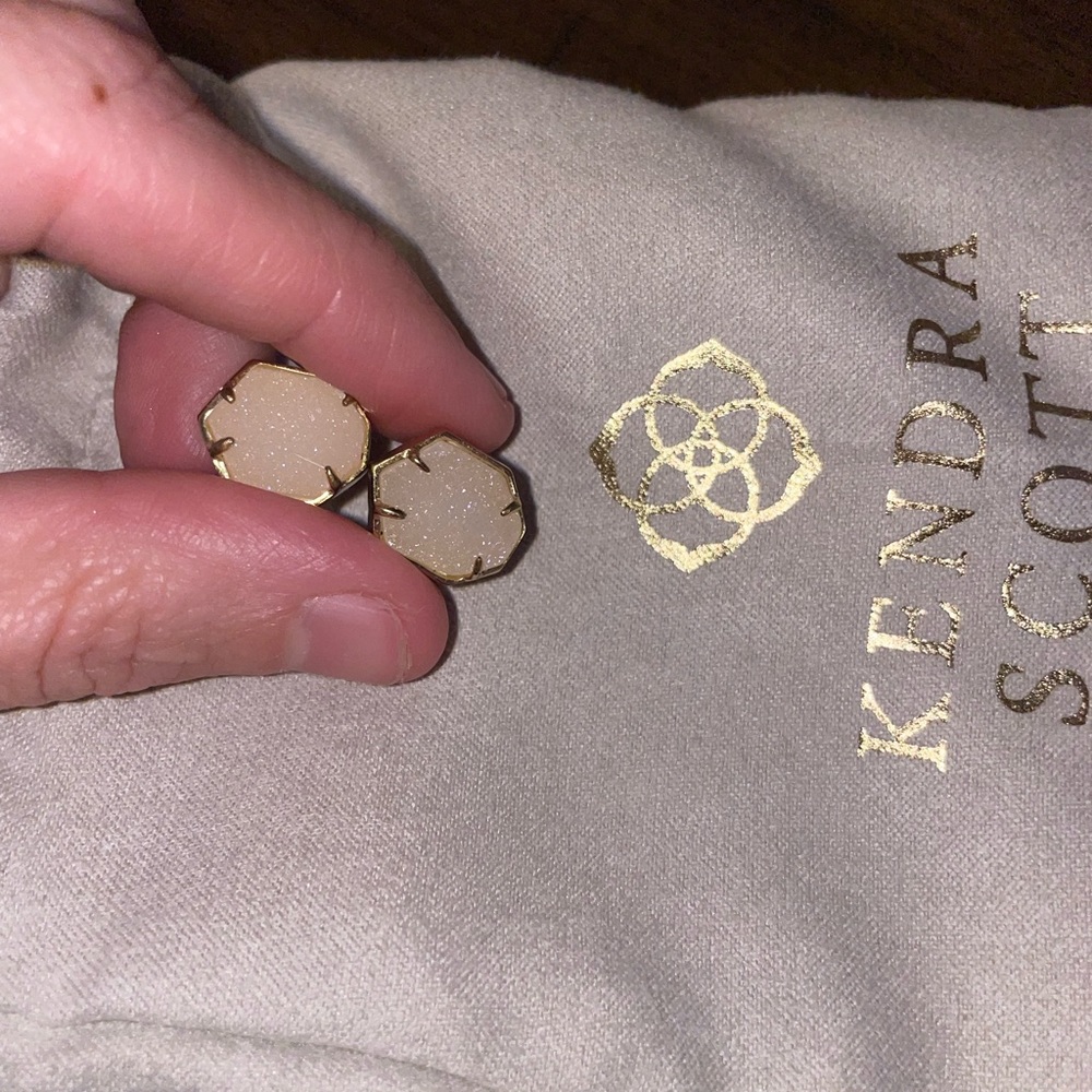 Kendra Scott Stud earrings